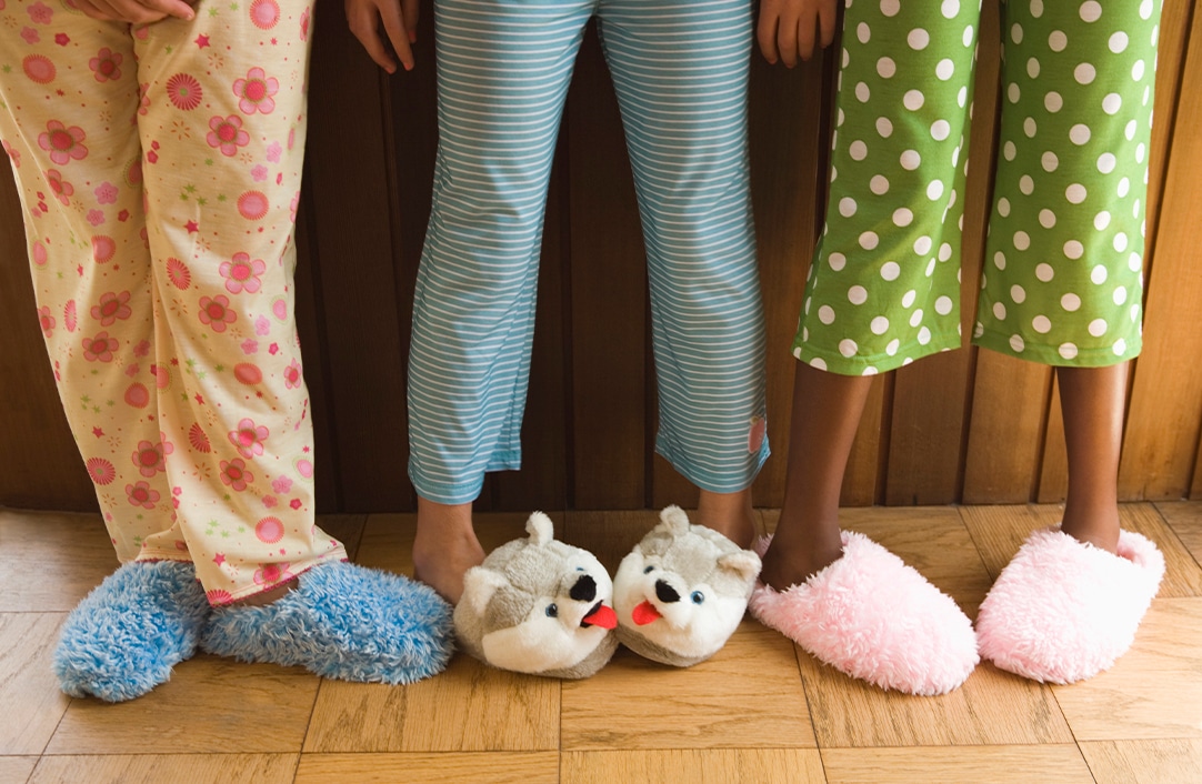 Quand et comment organiser la première soirée pyjama de votre enfant ?